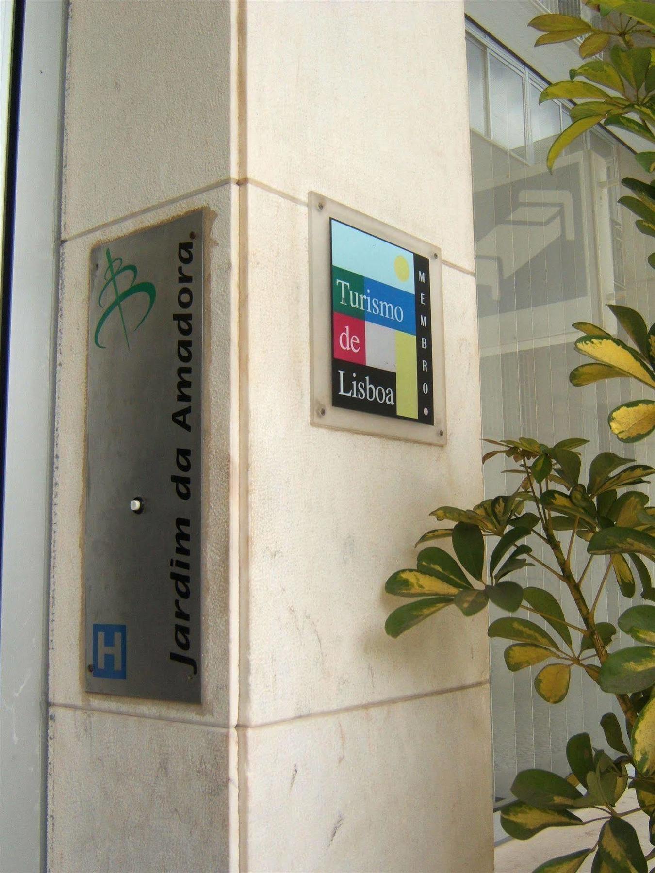 Residencial Jardim Da Amadora Hotel Exterior photo